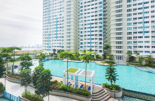 Seri Tanjung Pinang Condo | Pool View 3BR* Walk to SHOPS EAT * AC & Wi-Fi