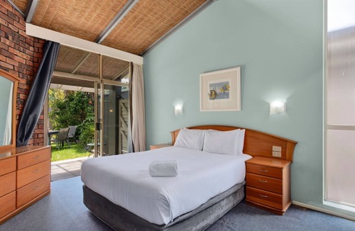 Sapphire Beach Villa | Poolside Villa – A Serene Stay by the Pool