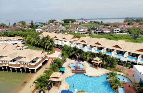Taman Tanjung Villa | Port Dickson Beach Water Villa Pool