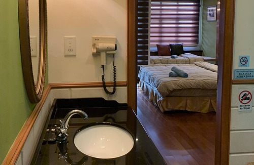 Taman Tun Sambanthan Ski Chalet | Port dickson full sea view lexis deluxe water chalet