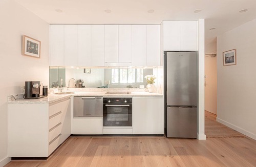 Elizabeth Bay Apartment | Potts Point Pad on Challis Avenue
