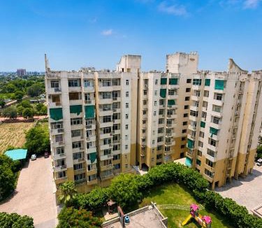 Taj Ganj Apartment | Premium Aura Stays A Peaceful 3BHK Family Retreat