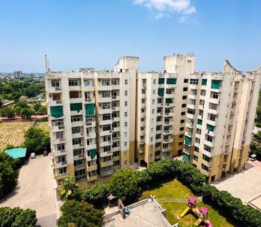 Taj Ganj Apartment | Premium Aura Stays A Peaceful 3BHK Family Retreat
