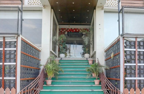 Danapur House | PremiumTHE GOLDEN CROWN HOTEL