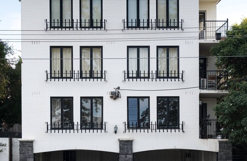 Prahran Apartment | Prestigious in Prahran by Ready Set Stay- linen, WIFI, across the road from park
