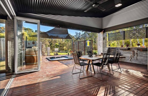 Ellalong House | Private 4 Bedroom with outdoor SPA, 10mins to Wineries