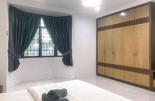 Taman Impian House | Private Bathroom in King Room Bukit Mertajam Alma Impian