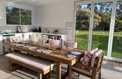 Mount Martha House | Private. Heated Pool/Spa. Giant Playground. Soccer & Cricket Pitch. Pet Friendly