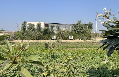 Panipat Villa | Private Luxury Farmstay - Pool, Party Hall & Lawns