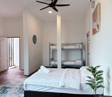 Kampung Seberang Takir House | PRIVATE POOL SEALIVE Home 1