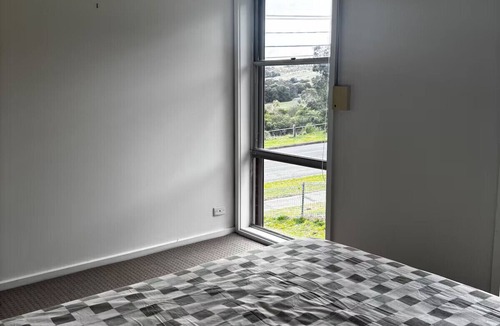 Broadmeadows Bed & Breakfast | Private room adjacent a Kangaroo filled valley. Near Melbourne Airport. Pets ✓