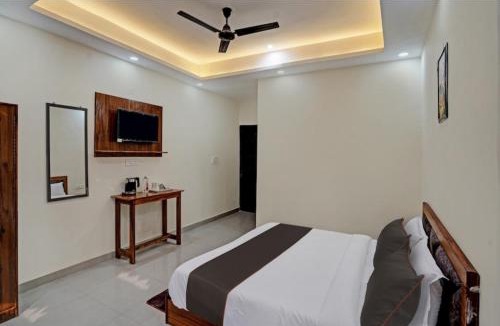 East of Kailash Hotel | QOTEL HOTEL, Lotus Temple