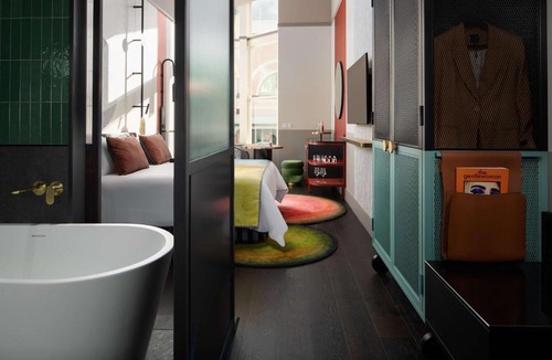 Newcastle Hotel | QT Newcastle