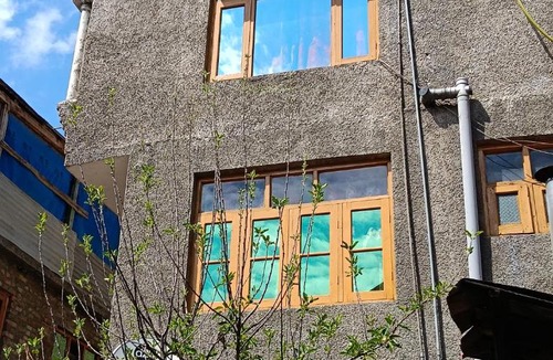 Srinagar House | Queen Palace guest house