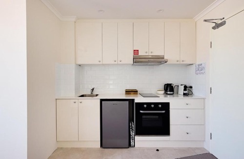 Manly Apartment | Queen Studios at Manly - 3min walk to Corso & Manly Beach
