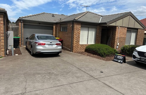 Melton South House | Quiet Abode with convenience. 3 Large bedrooms, whole house.