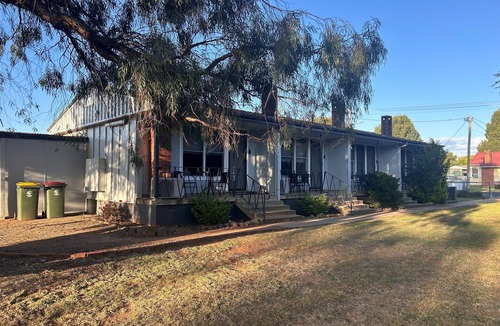 Canowindra Apartment | Quiet Cozy Apartment nnEntire KitchennQueen Bed, 1 Bathroom nCanowindra