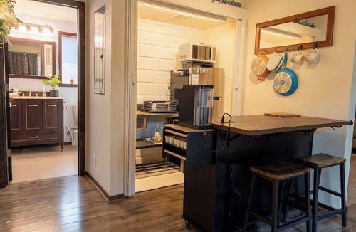 Western House | Quiet Guest Suite 10 Min to Autzen Dog Friendly