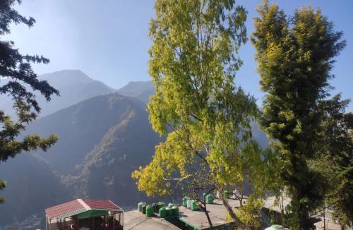 The Mall Road Hotel | Qutel View Point Resort