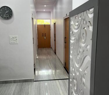 Indira Nagar House | Rahi Homestay B&B