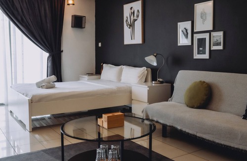 Tanjung Aru House | Rail Suite Aeropod