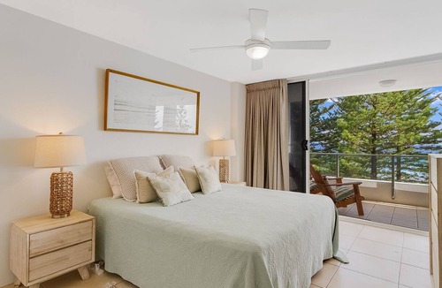 Coolangatta Apartment | Rainbow Pacific Unit 20- Lovely Beachfront unit in Rainbow Bay Coolangatta with Wi-Fi Included