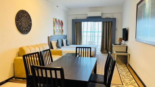 Tanjung Bungah Apartment | Rainbow Paradise Seaview by Achlys Collection