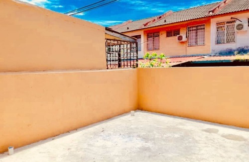 Kota Kinabalu House | Rainbow - Room 29B