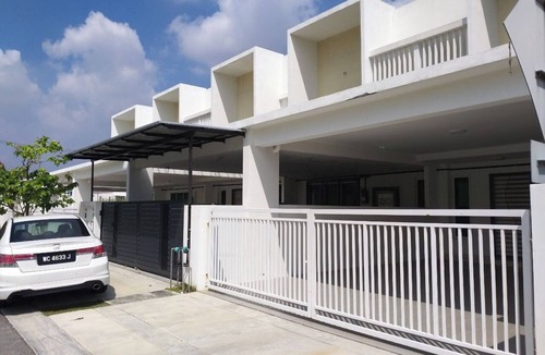 Bandar Sri Sendayan House | raja residence homestay sendayan seremban n9 2storey 4BR free wifi 65in smart tv