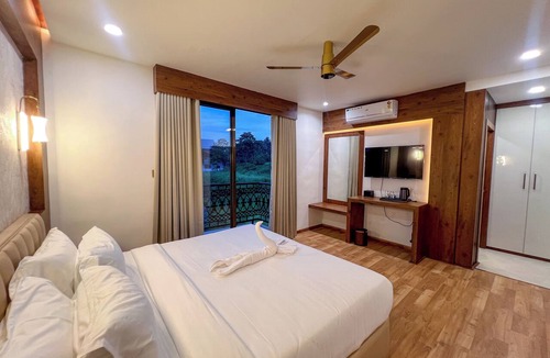 Perintalmanna Hotel | Raphilhin The Business Hotel