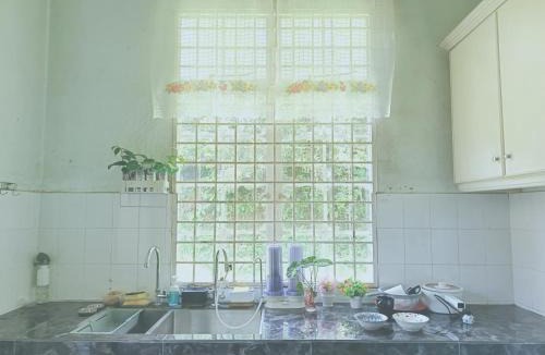 Rawang House | Rawang KPJ Budget Master King Room private bathroom shared kitchen & Hall
