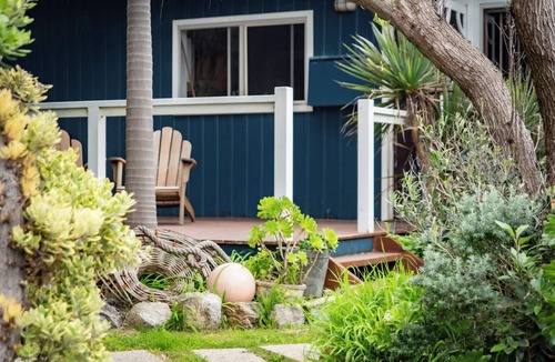 Augusta House | REDBEARD'S HIDEAWAY - Iconic Australian beachside shack, 2 min to the sea.