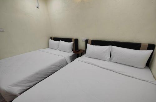 Kampung Penarik Hotel | Reds Roomstay Pantai Penarik 2
