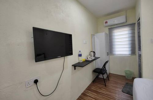 Kampung Penarik Hotel | Reds Roomstay Pantai Penarik 2