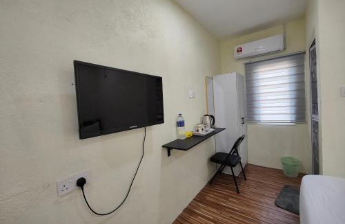 Kampung Penarik Hotel | Reds Roomstay Pantai Penarik 4
