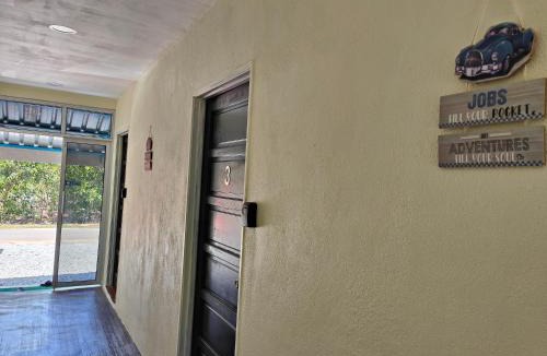 Kampung Penarik Hotel | Reds Roomstay Pantai Penarik 4