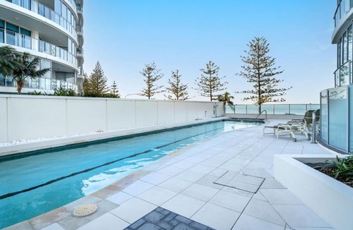Coolangatta Resort | Reflection on the Sea