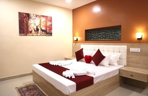 Nagaon Hotel | Regal Guest House by ROH