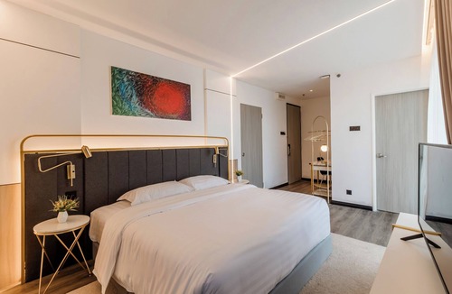 Batu Lintang Hotel | Regatta Stay Kozi Square Kuching