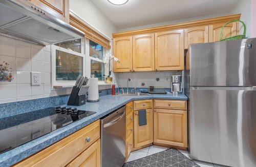 North Springfield House | Relaxing 3-bedroom Home on 1 level w/Sauna & Firepit, 20 Mins to D.C.
