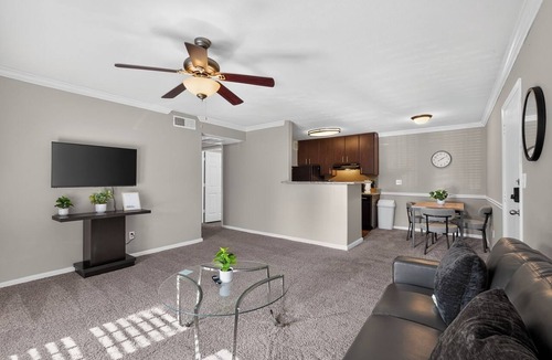 Voth Apartment | Relaxing Kingsgate 2BR