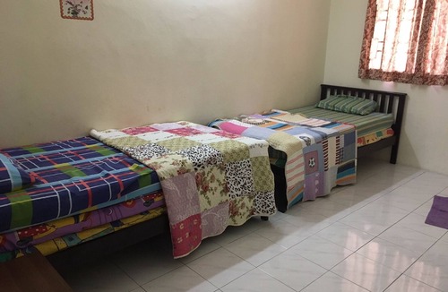 Teluk Kumbar House | Relaxing Seaside Bayan Homestay