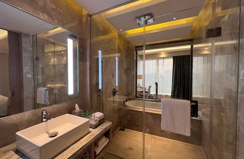 Gulshan Hotel | Renaissance Dhaka Gulshan Hotel