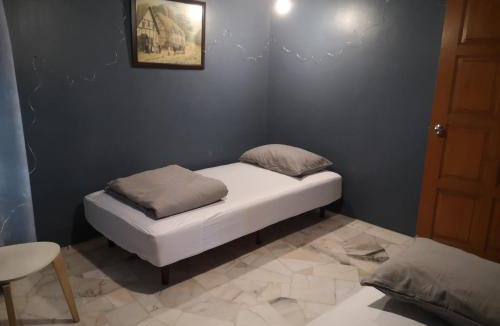 Sungai Pelek Bed & Breakfast | REQUELstore