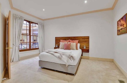 Bathurst House | Reservoir - Truly Unique - Sleeps 14