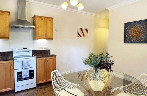 Shadforth House | Rivendell House: Spacious retreat, pet friendly