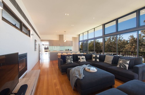Moama House | River Chillin - Waterfront holiday home with boat ramp and private pontoon