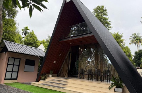 Irinjalakuda Villa | Riverdale Athirappilly - A Frame Villa