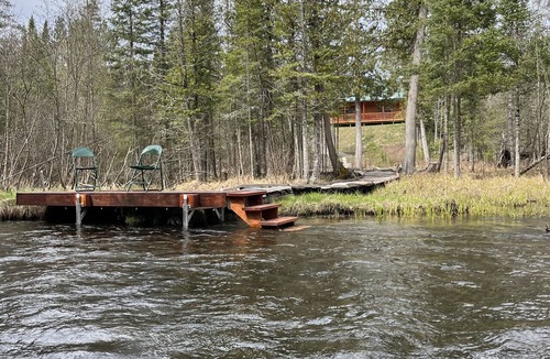 Luzerne Cabin | Riverfront Cabin : The Cozy Brown Trout Lodge