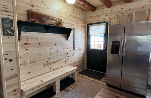 Luzerne Cabin | Riverfront Cabin : The Cozy Brown Trout Lodge